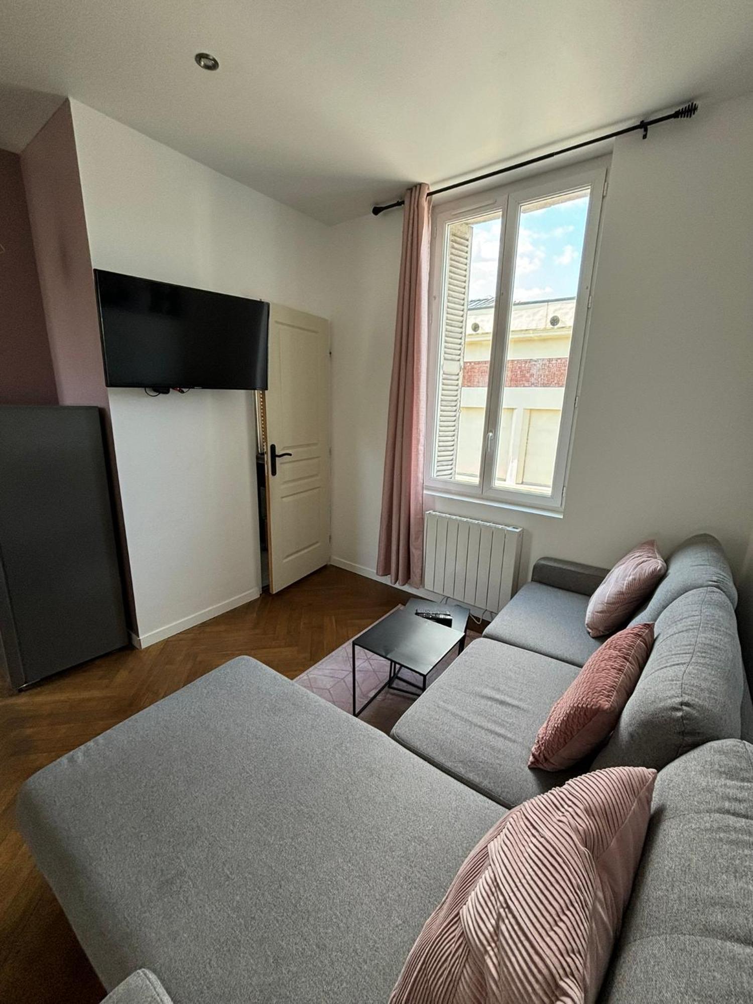 Pink Cosy Apartment Louviers Exterior foto